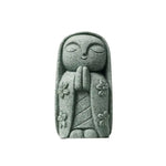 statuette bouddhiste vert clair granitée minimaliste sculptural durable extérieure intérieure ornement jardin porte bonheur