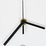 Horloge murale blanche dans un salon moderne
