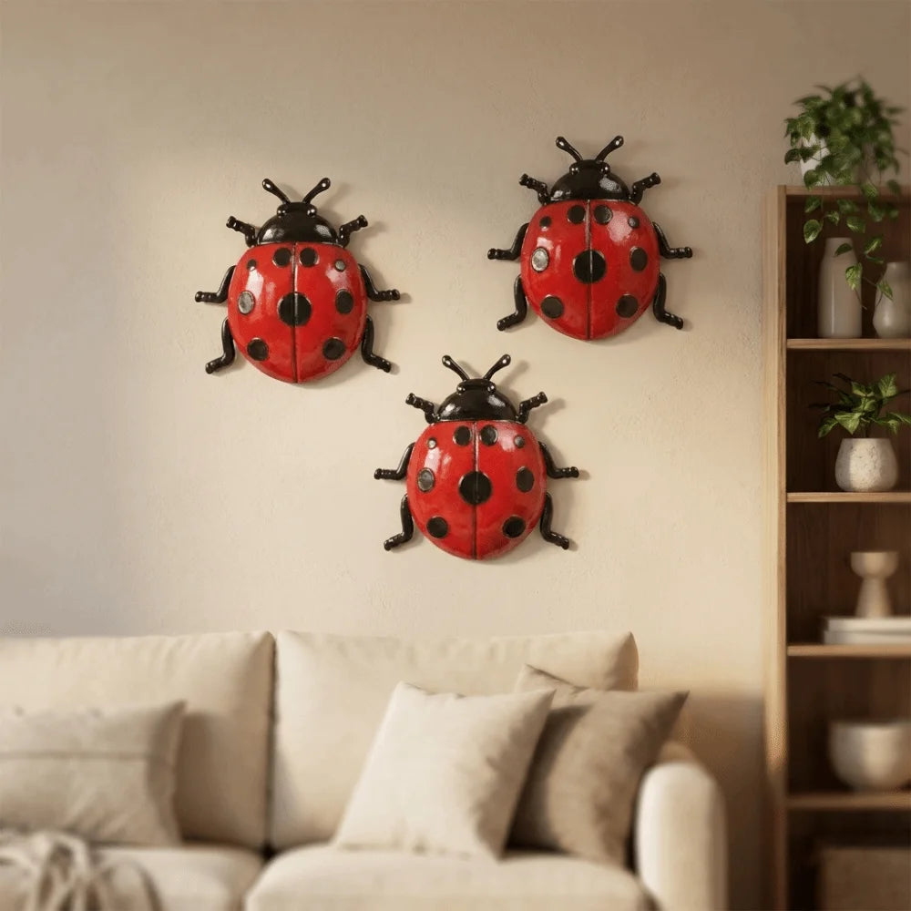 décoration murale coccinelle rouge noir points réalistes adhésif inclusion lot trois pièces
