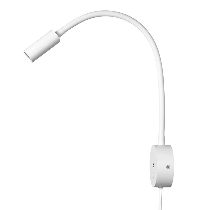 Lampe de chevet blanche avec abat-jour vert dans une décoration de chambre moderne