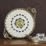 plateau rangement blanc noir mosaïque élégant poignées fleurs carreaux verres tasses decoration minimaliste