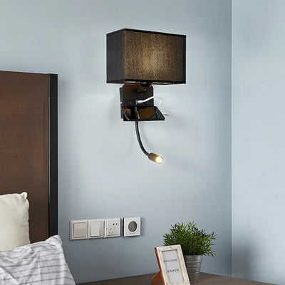 Applique murale moderne en tissu gris avec lampe de lecture LED et port USB