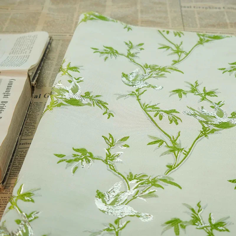 tissu brocart vert feuilles branches oiseaux motifs decoratifs polyester large 150cm variable opacity floral