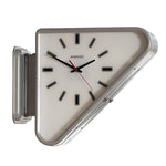 horloge murale vintage rouge noir argentée décoration salon rétro fixations visibles cadrans rectangles noirsOpaque