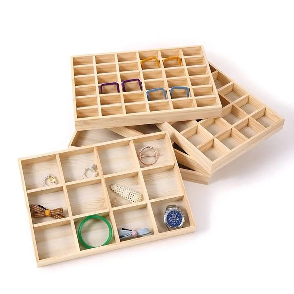 plateau présentation bijoux bois clair moderne respectueux environnement multifonctionnalités compartments rangement