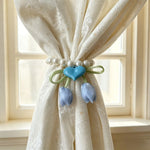 accessoire fenêtre décoration tulipes ruban blanc vert jaune rose violet bleu rouge décoratif