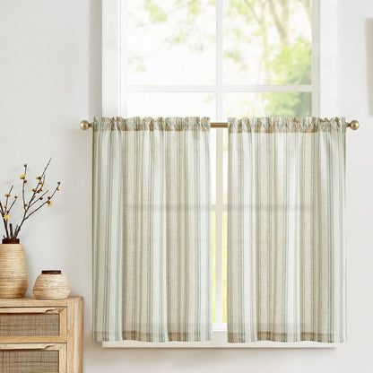 Rideau court à rayures vertes et blanches pour cuisine, offrant une touche élégante et lumineuse à votre intérieur. Idéal pour apporter une ambiance chaleureuse et naturelle à votre pièce, tout en préservant votre intimité. Accessoire de décoration qui complète parfaitement le style de votre maison.