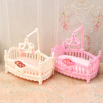 berceau poupée rose blanc matelas mobile décoratif fleurs rubans victorien miniature