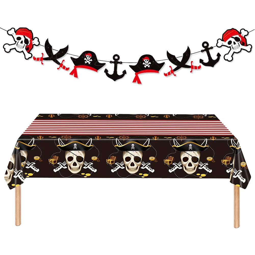 nappe pirate anniversaire crânes sabres chapeaux ancre decoration table noire rouge blanche dorée