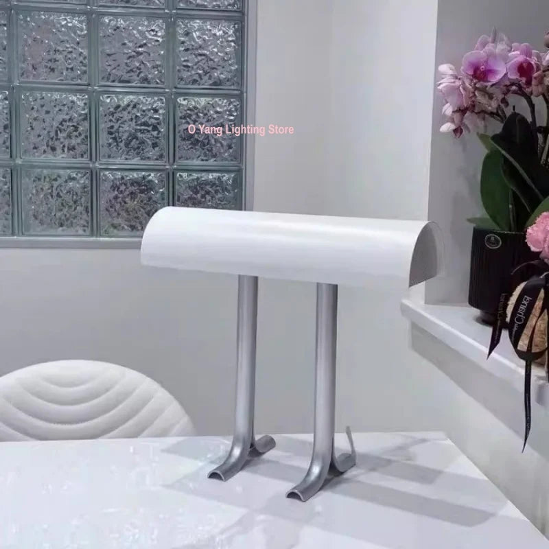 lampe table contemporaine noir blanche texture lisse LED sans ombre