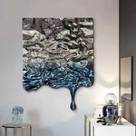 Décoration murale métal installée dans un intérieur contemporain