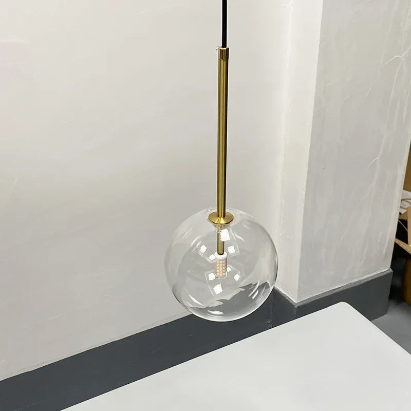 suspension lumineuse moderne transparente dorée brillante scandinave câble électrique fixée