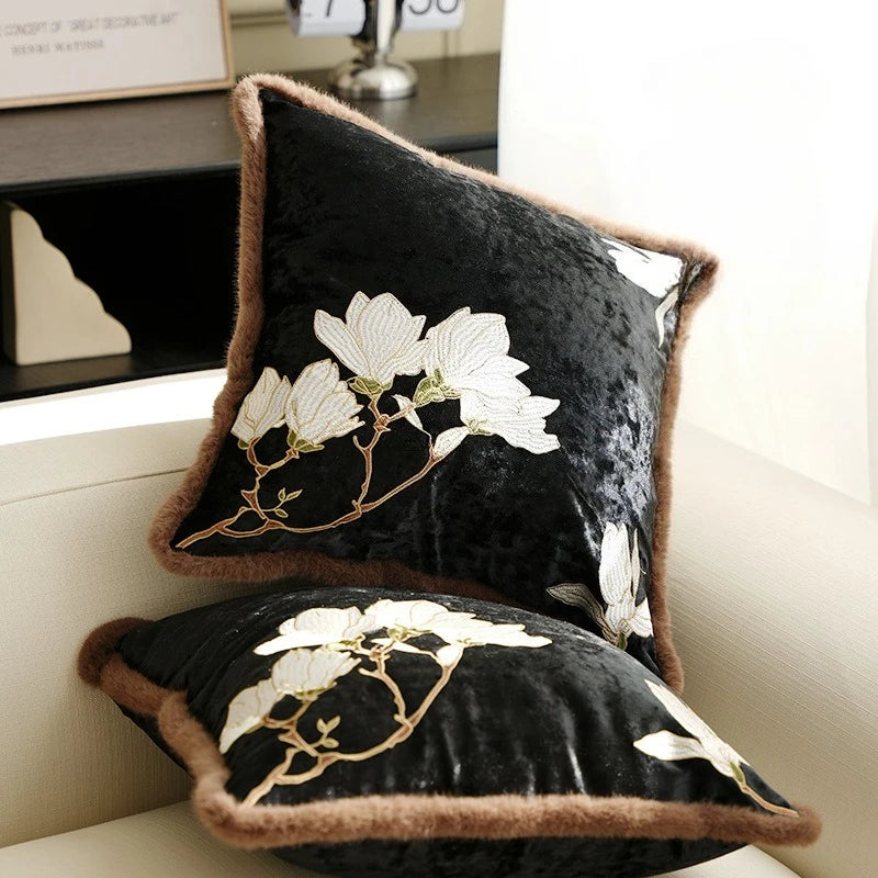 housse coussin carré noir motif floral blanc velours élégant décoration intérieure nordique ornement voiture