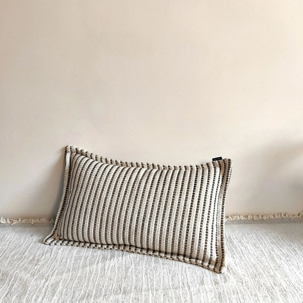 housses coussin polyester rayées beige marron modernes adhésives lit dimension 30x50cm 45x45cm decoration interieur