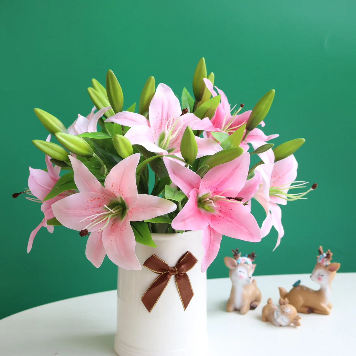 décoration intérieure bouquet lys artificiels fleurs modernes vase transparent anniversaire mariage