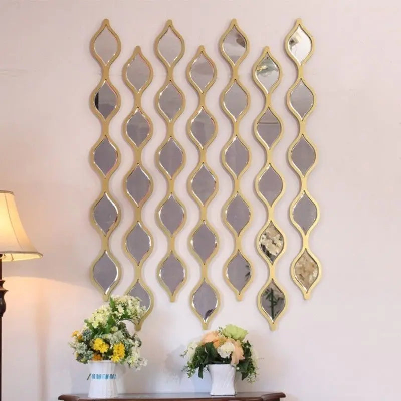 miroirs modernes dorés blancs ovales ondulés élégants décoration muriale chambre coucher