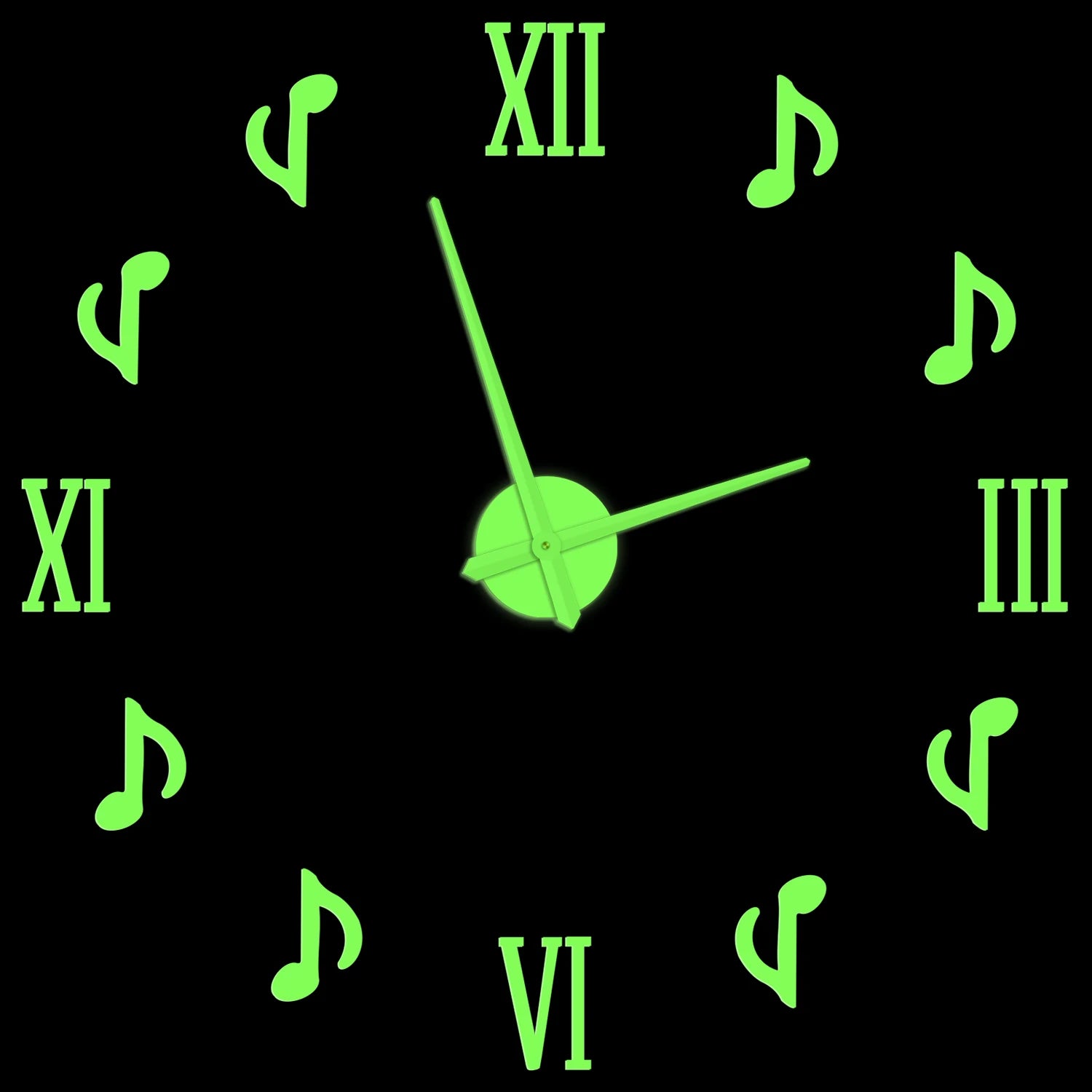 Horloge murale blanche sur mur clair