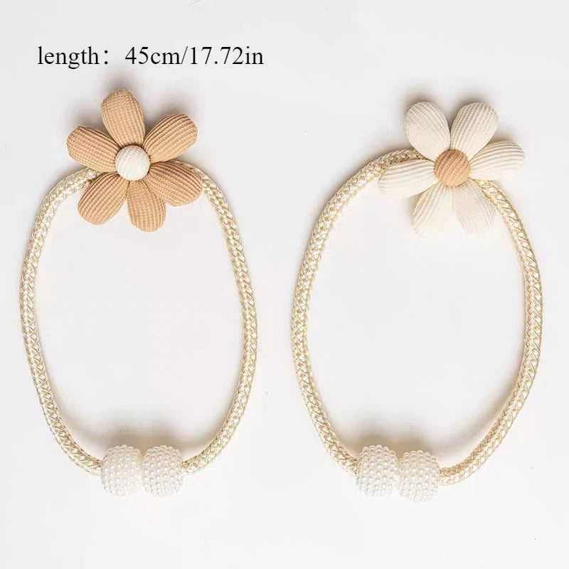 accessoires rideaux bohèmes fleurs relief corde tressée pompons beige clair marronclair chambre salon decoration