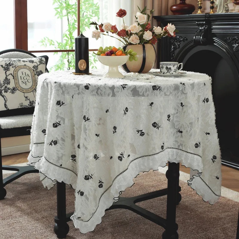 nappe table dentelle roses noires classique blanc decoration mariage romantique fleur table bassereuse