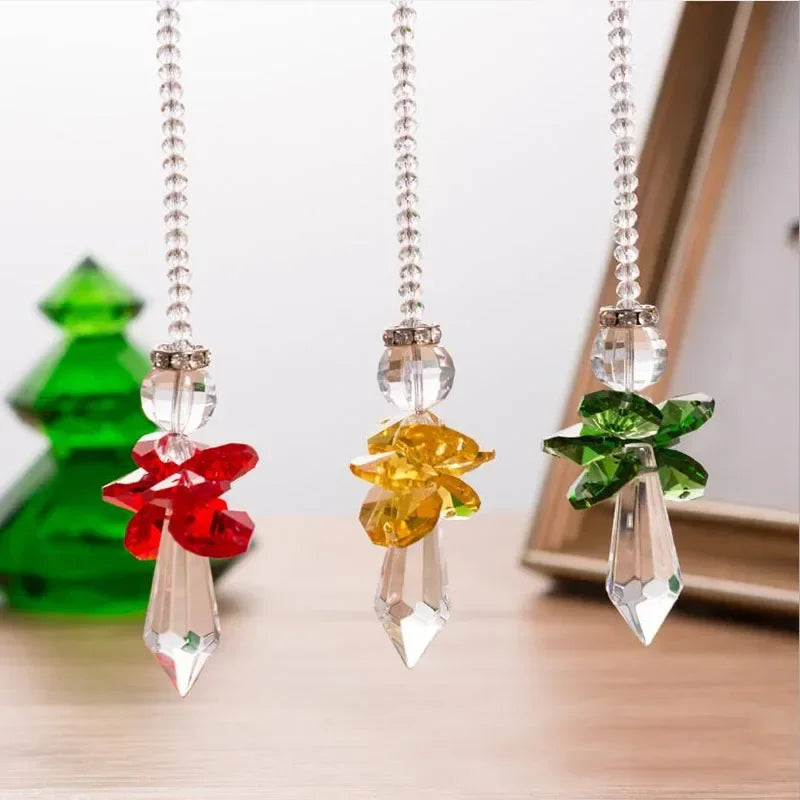 Détail du pendentif ange en cristal avec design élégant et finitions
