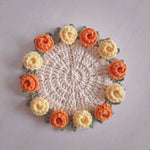 coussin crocheté motif floral artisanal couleur rouge rose orange jaune violet