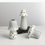 décoration intérieure moderne statue champignon peint rayures pois or blanc noirscrição abstraite contemporaine