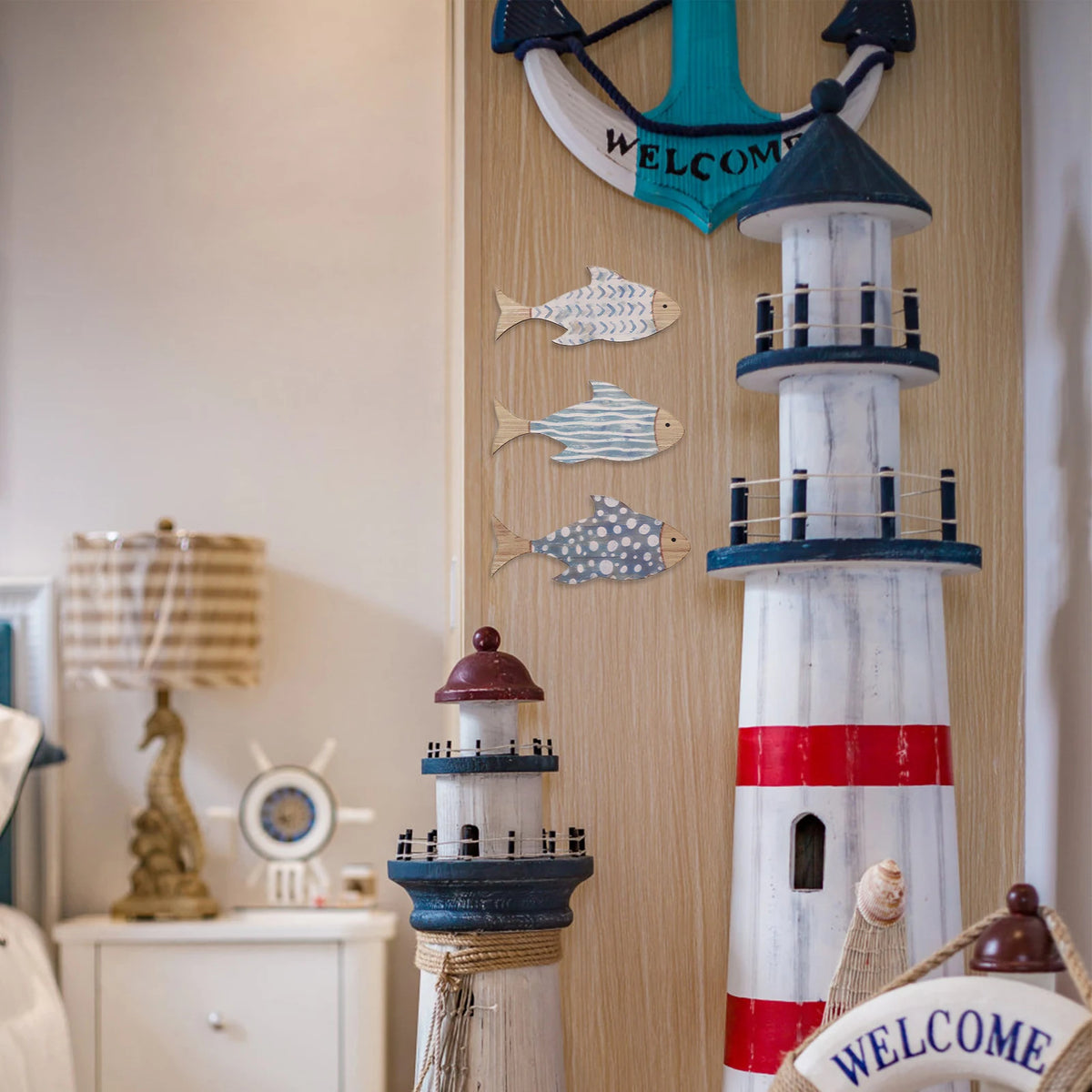décoration murale poissons bois naturel bleu clair rayures horizontales maison plage lac marin art