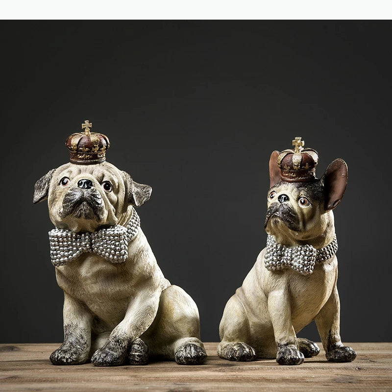 statuette chien bouledogue couronne collier aspect vieilli texture rugueuse décoration chambre moderne