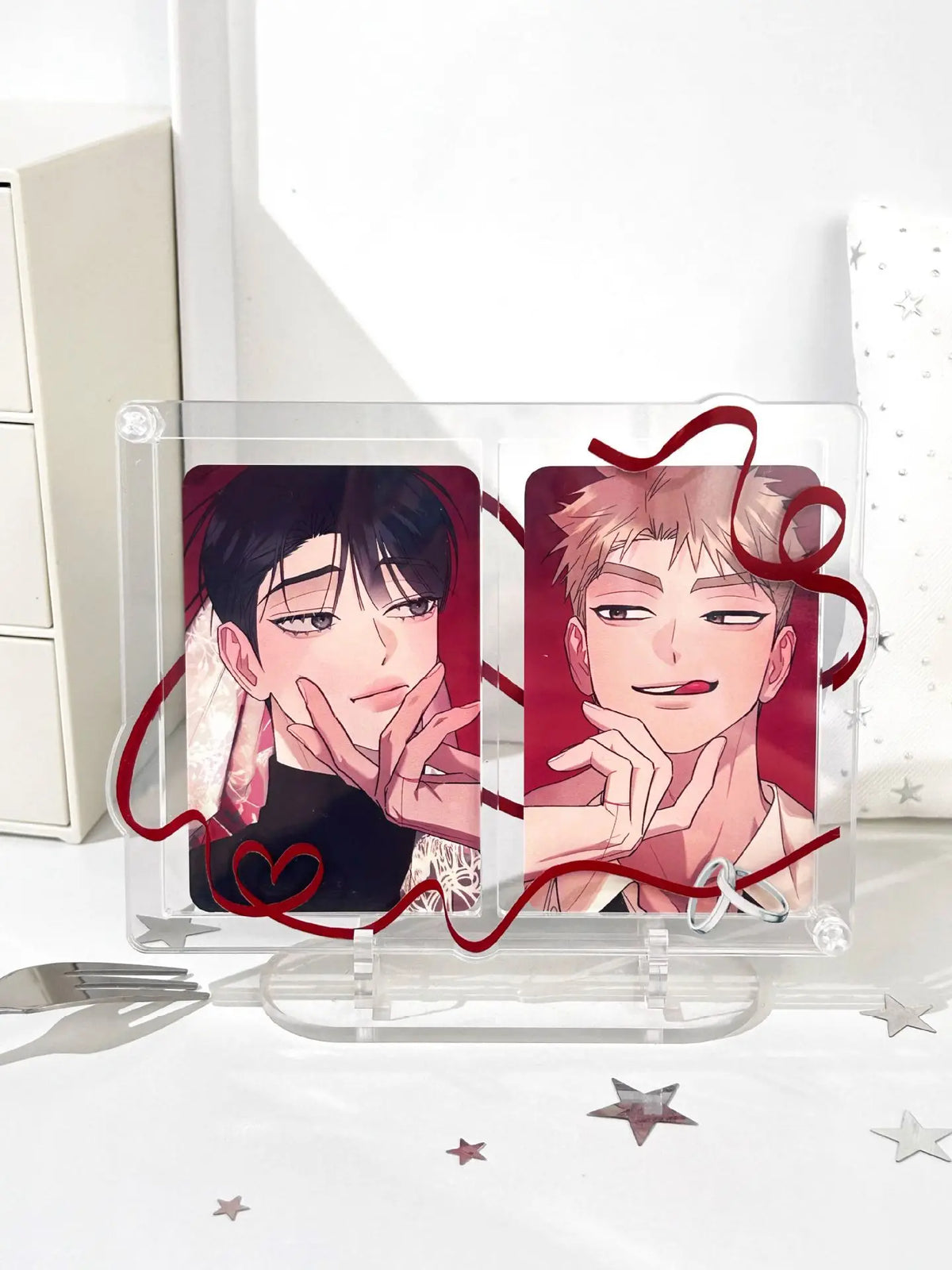 présentoir cartes transparent kawaii manga anime ruban décoratif étoiles décoratives base plastique porte cartes