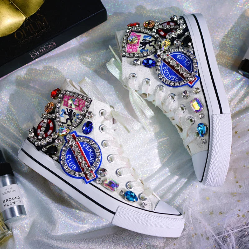 chaussures sport femme toile blanches broderies strass badges printemps automne décontractées lacets PVC
