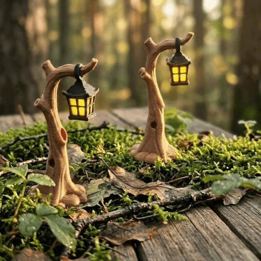 lanterne décorative miniature tronc naturel détails dorés suspendue brunes dorées forêt