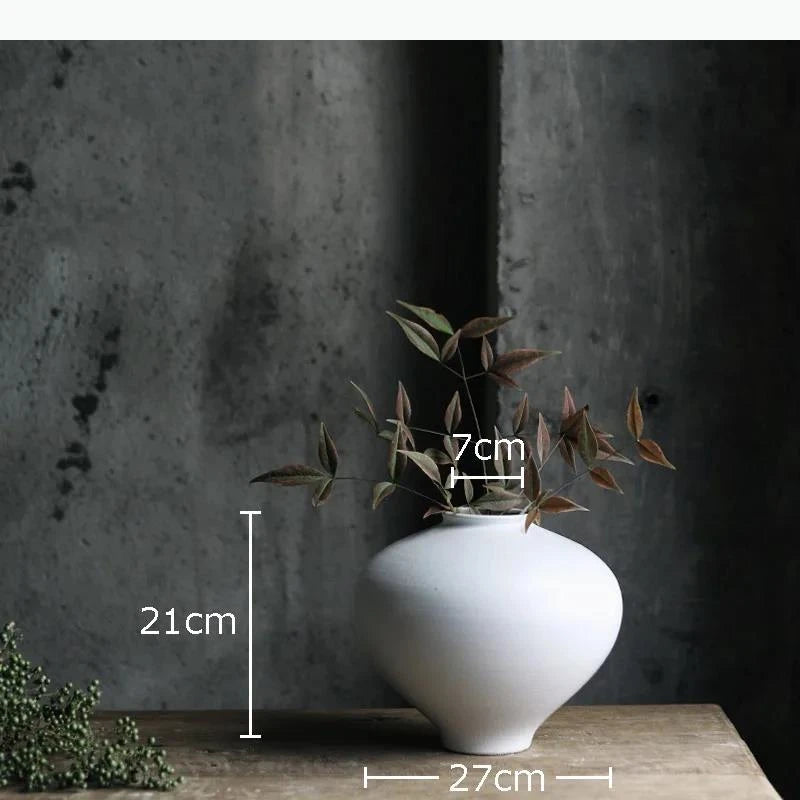 vases blancs modernes texture mat opaques décoration intérieure arrangement fleurs table