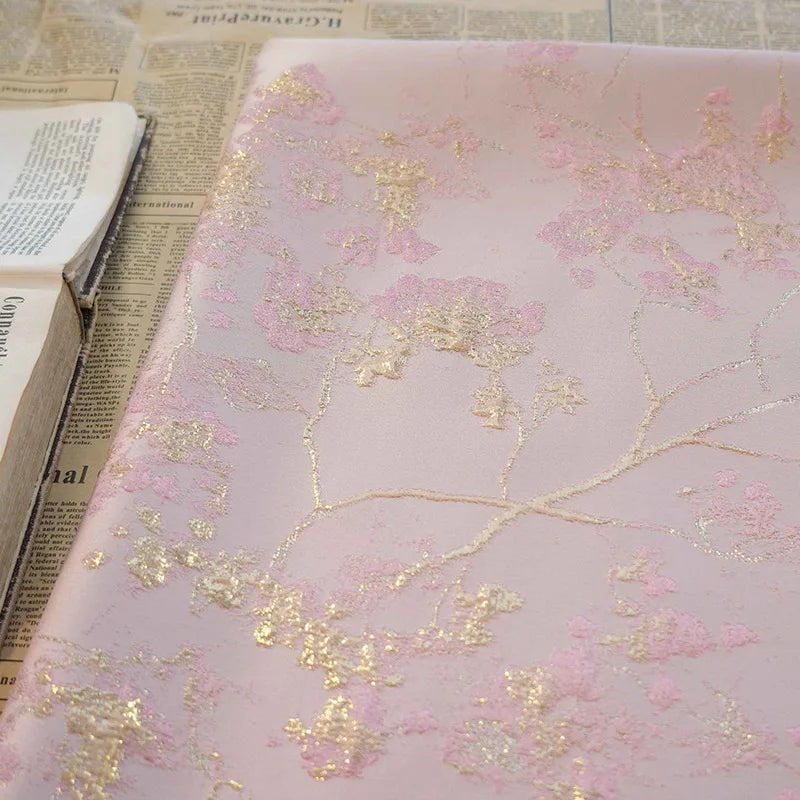 tissu brocart rose or motifs floraux semi transparent résistant élégant robe sac main
