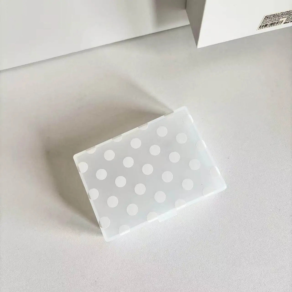 boîtes rangement réutilisables moderne blanc rose bleu marine noires points unis respectueux environnement