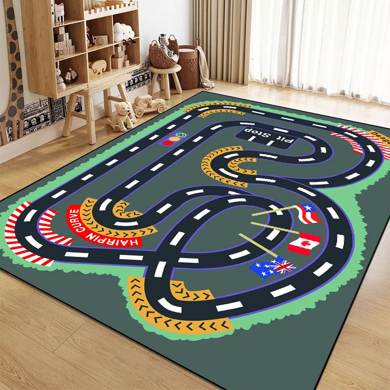 Un tapis de jeu représentant un circuit routier avec des motifs géométriques, des drapeaux et des symboles pour stimuler l'imagination et le jeu chez les enfants.