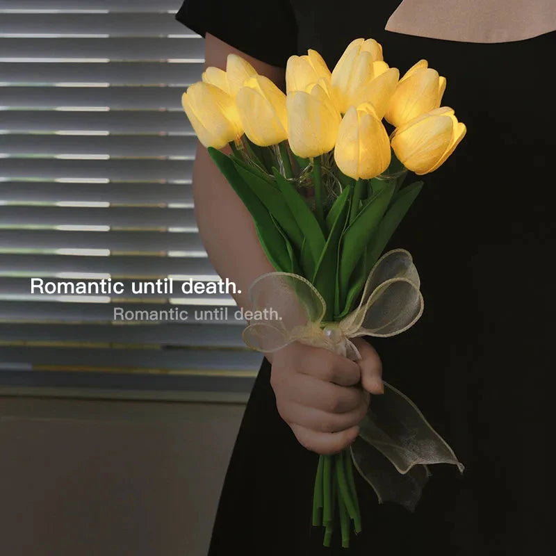 bouquet tulipes lumineuses jaune orange vert moderne vase transparent ruban blanc