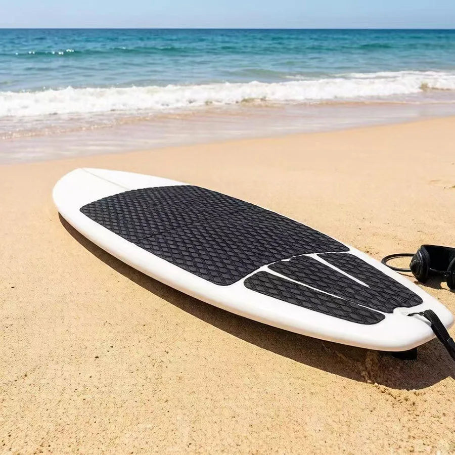tapis antidérapant autoadhésif découpable surf paddleboard motifs abstraits diamantés blanc noir bleu