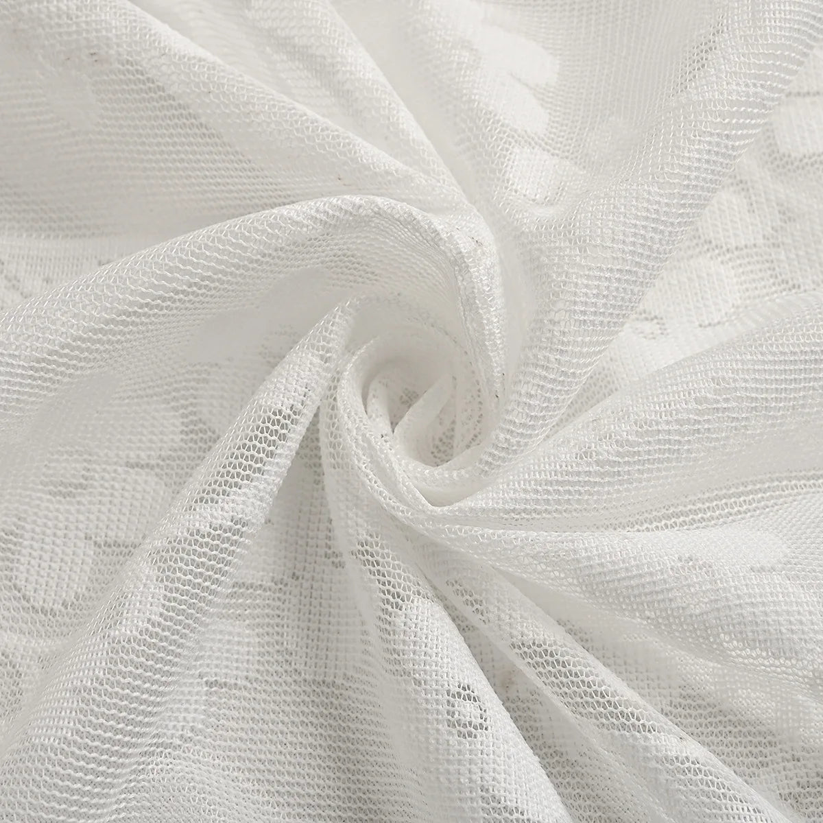 rideau broderie fine fleurs blanches transparent blancs pompons cuisine romantique français