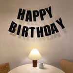 guirlande lettres anniversaire noir classique décoration fête happy birthday ballons assiettes gâteau