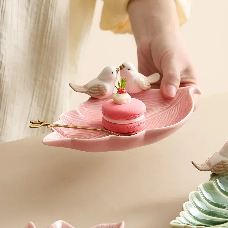 assiettes feuilles oiseaux reliefs cupcakes décoratives naturelles verte rose blanche