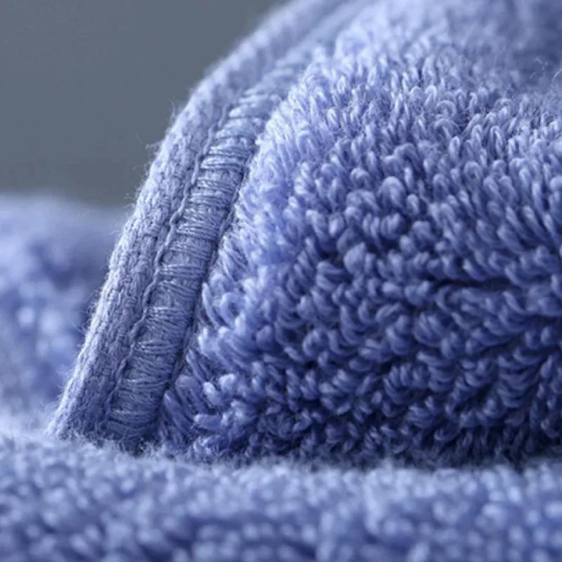 serviette bain coton texturé gris blanc bleu moderne accrochée tringle rapide absorption