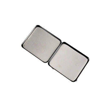 boîte aiguilles transparente moderne noir argenté rangement aiguilles couture accessoire broderie plastique