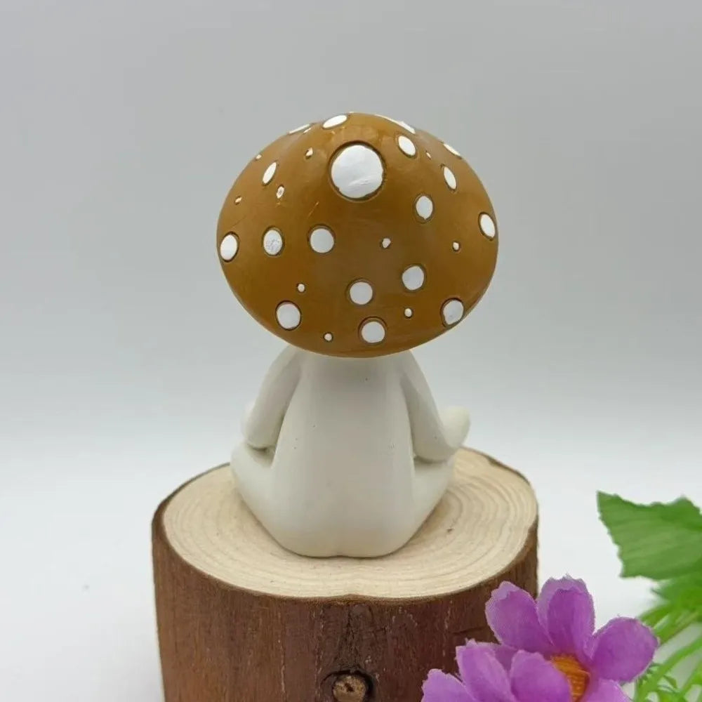 statuette champignon résine polie moderne minimaliste blanc beige marron clair taches blanches texture mat