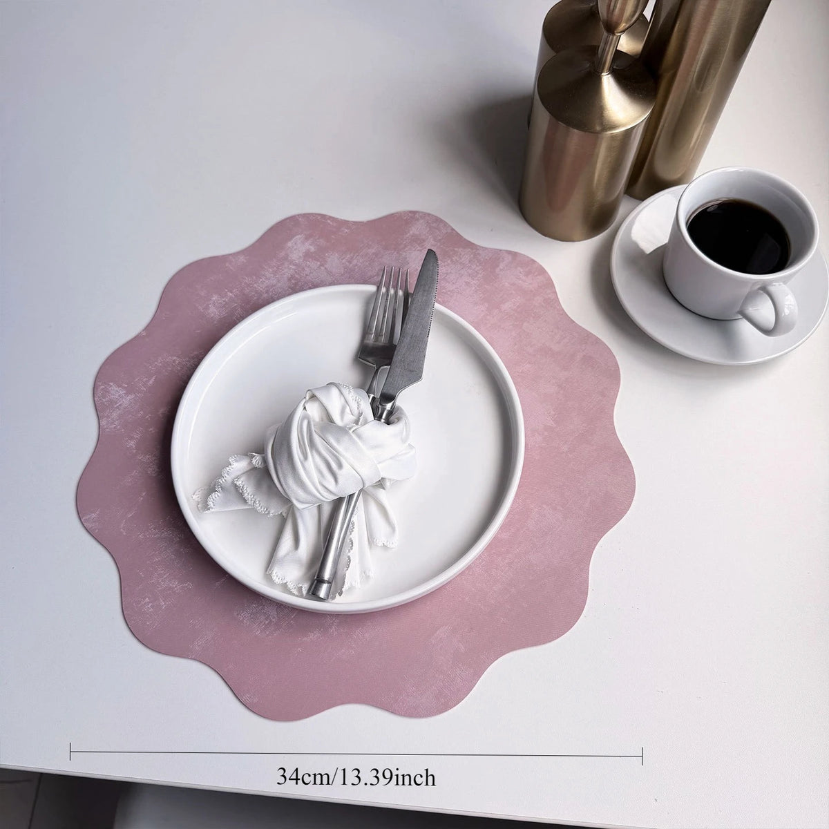 serviettes table moderne gris vert marron beige rose texture grunge élégant assiettes fourchettes tasses