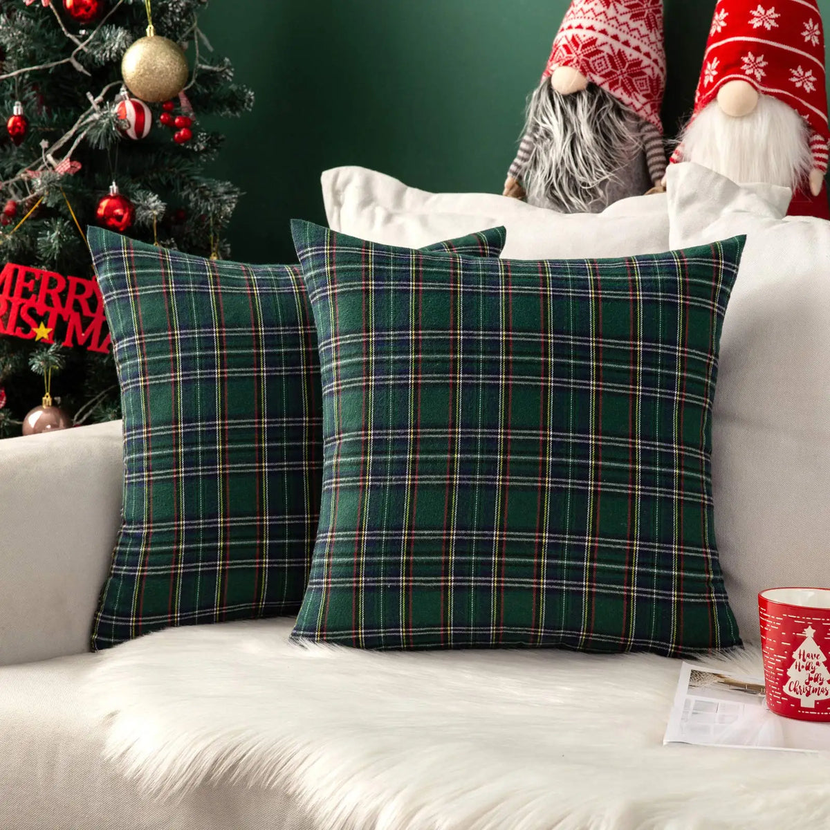 ensemble deux housses coussin carrées motif tartan vert rouge décoration maison traditionnel