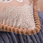 taie d'oreiller polyester broderies florales beige rouge bleu clair marron gris maison hospitalière élégante