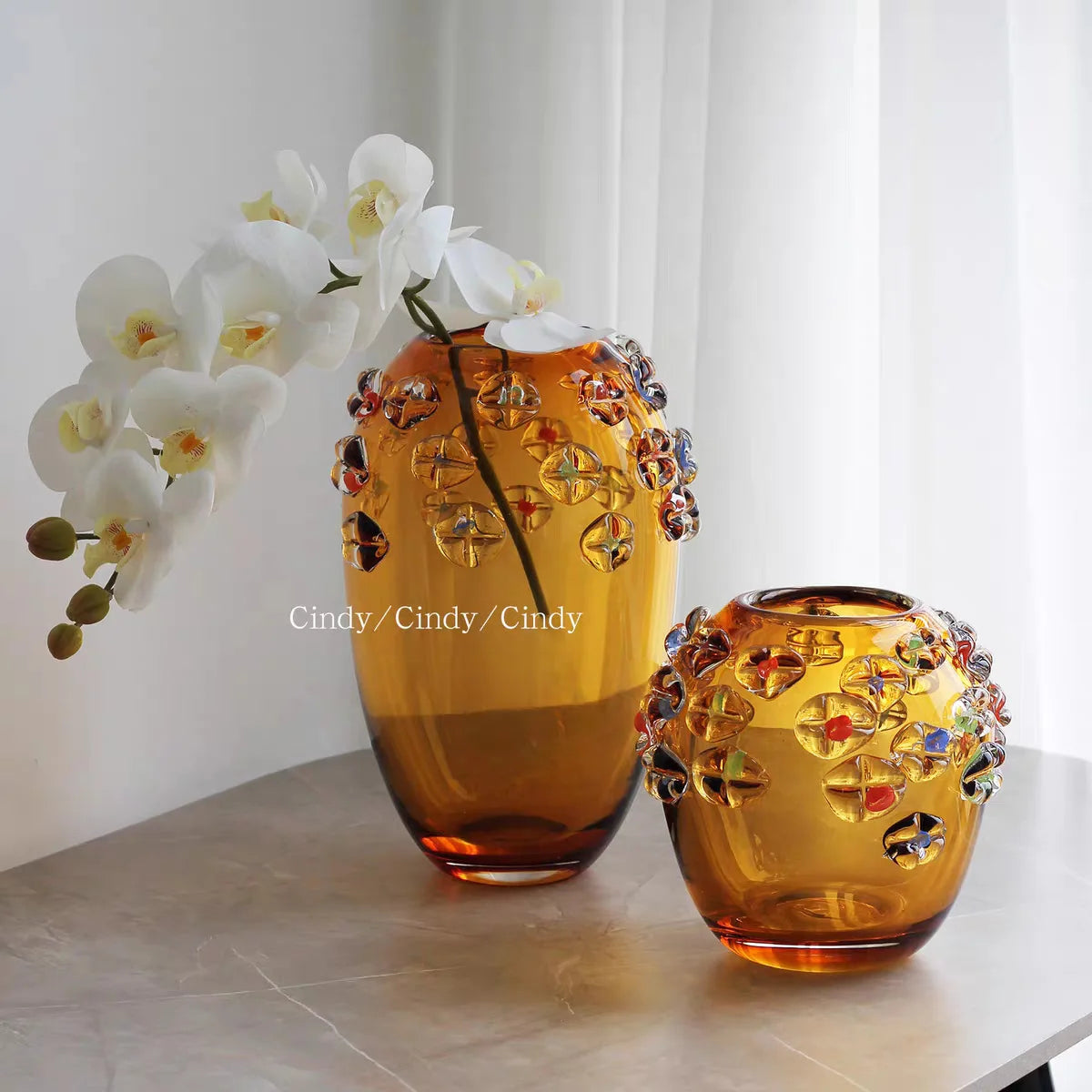 vase verre transparent ambre floral relief moderne arrangement fleurs table