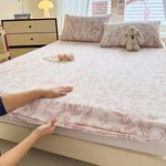 drap housse lit élastique motif fleurs feuilles beige bleu clair classique romantique coton
