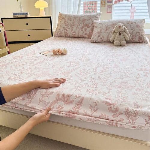 drap housse lit élastique motif fleurs feuilles beige bleu clair classique romantique coton