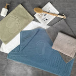 tapis bain coton absorbant motif pieds moderne vert clair gris bleu clair
